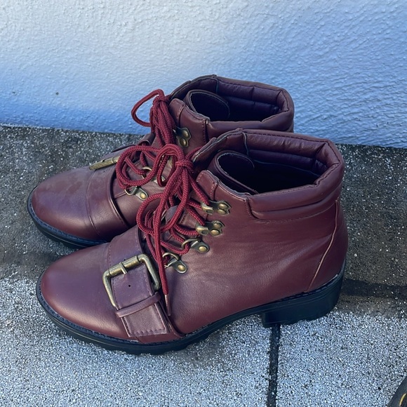 Boots - Picture 2 of 4